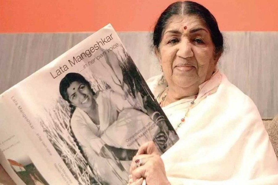 থেমে গেলেন কোকিলকণ্ঠী: লতা মঙ্গেশকরের জীবনাবসান