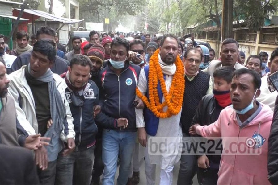 শিক্ষা কর্মকর্তাকে ‘থাপ্পড়’: বরখাস্ত মেয়রের জামিন