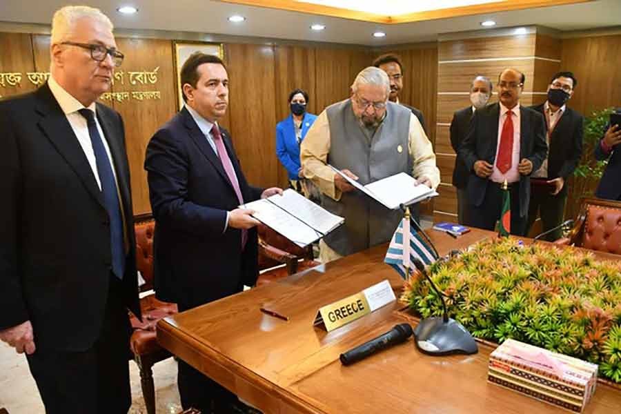 বাংলাদেশ থেকে বছরে ৪ হাজার নতুন কর্মী নেবে গ্রিস