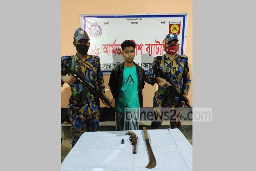 টেকনাফে অস্ত্রসহ ‘রোহিঙ্গা সন্ত্রাসী’ আটক