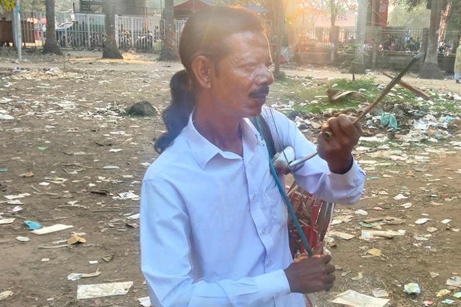 বেহালার সাথে সালাউদ্দিনের ৪০ বছরের ‘সংসার’