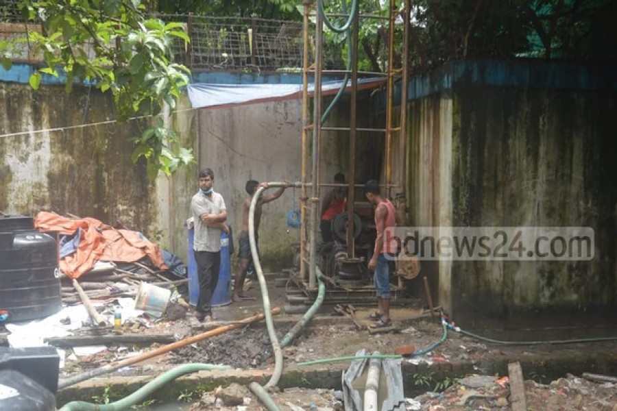 বিশেষজ্ঞরা বলছেন, পানির স্তর নেমে যাওয়ার অন্যতম কারণ ডিপ টিউবওয়েলের অতি ব্যবহার। ফাইল ছবি