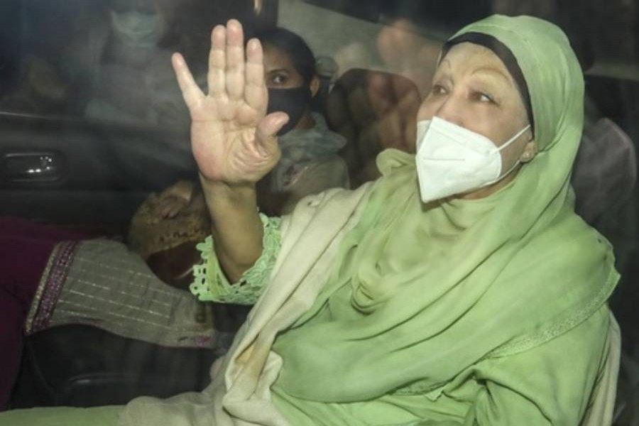 খালেদার সাজা স্থগিতের মেয়াদ আরও ৬ মাস বাড়ল 