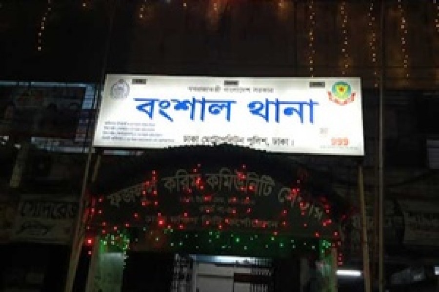 ‘ছিনতাইকারী’ ধরে আনার সময় থানার নিচেই ছুরিকাহত ৩ পুলিশ!