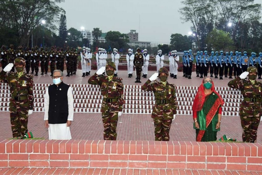 স্বাধীনতা দিবসে স্মৃতিসৌধে রাষ্ট্রপতি-প্রধানমন্ত্রীর শ্রদ্ধা