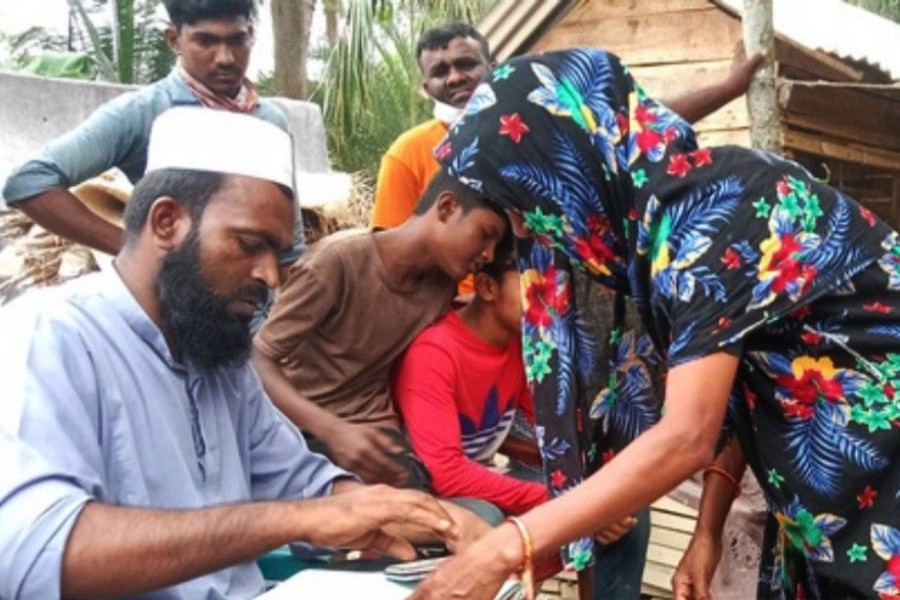 মসজিদের ব্যাটারি চুরি করায় স্বামীকে তালাক 
