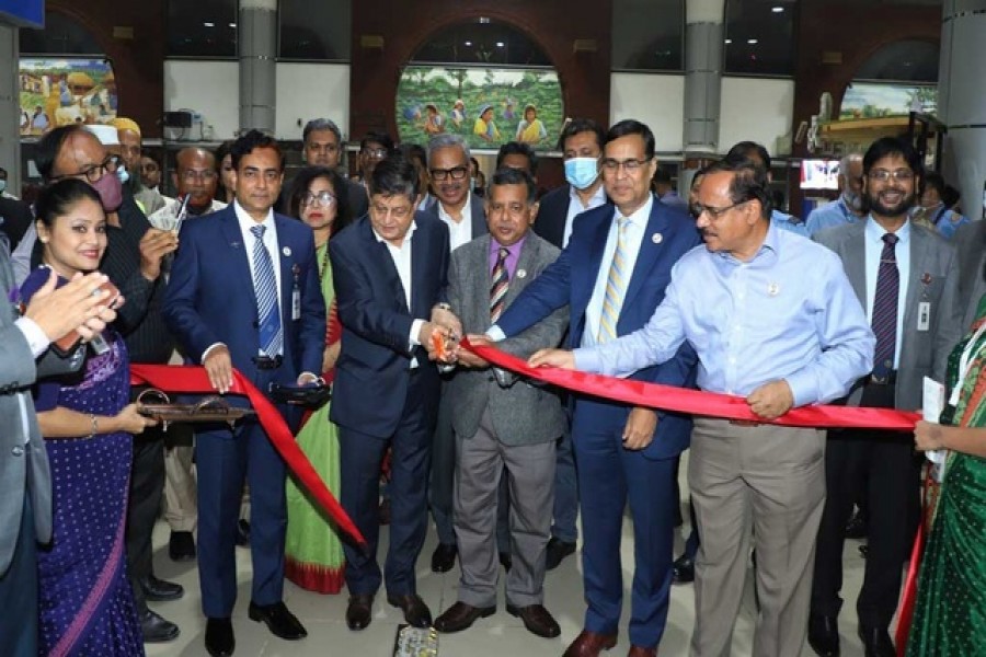 অবশেষে টরন্টোর পথে উড়ল বিমান