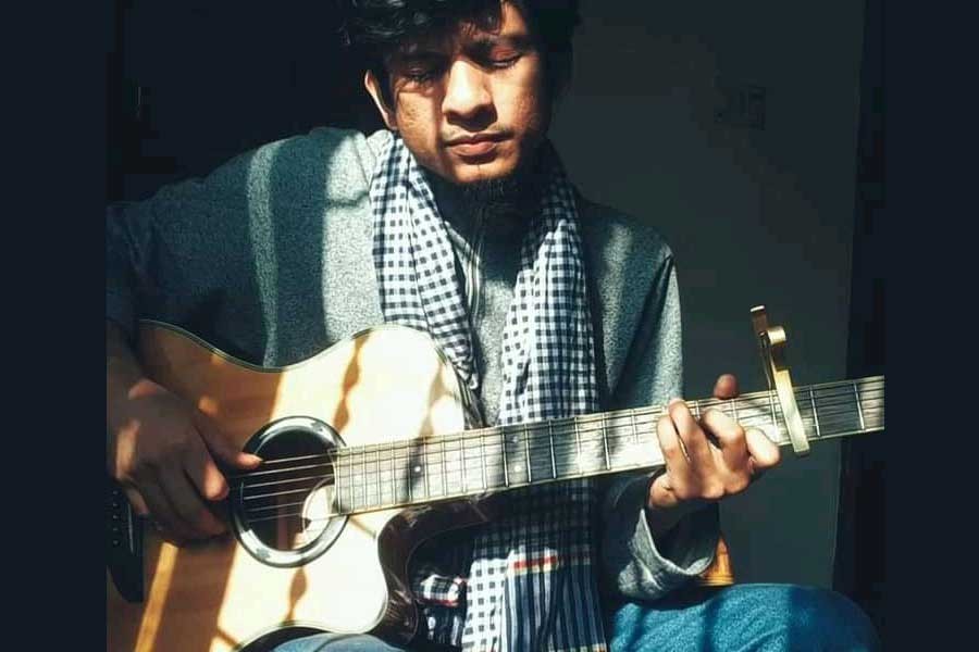 ছবি: শিল্পীর ফেসবুক পাতা থেকে