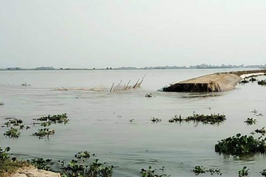 ডুবেছে সুনামগঞ্জের চাপতির হাওর, গ্রামে-গ্রামে মাতম
