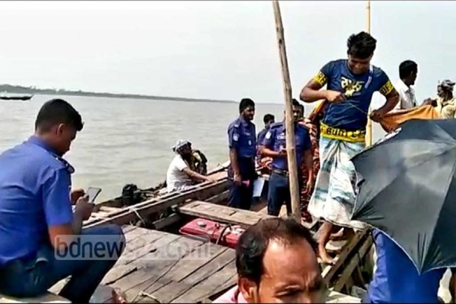 বরিশালে ট্রলারডুবি: আরও দুই লাশ উদ্ধার, মৃত্যু বেড়ে ৫