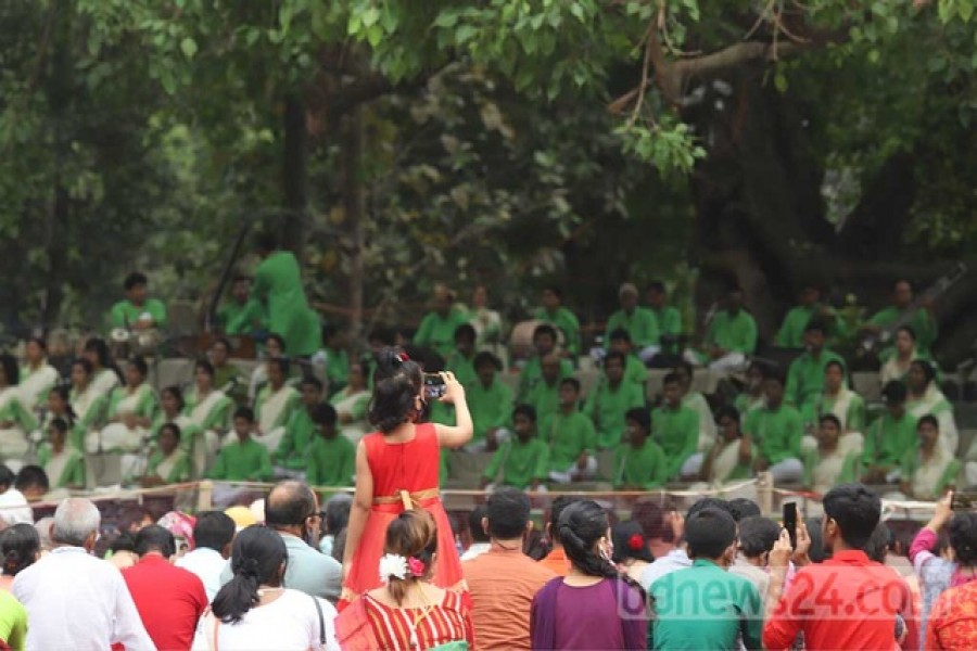 ‘মন, জা‌গো মঙ্গল‌ লো‌কে’