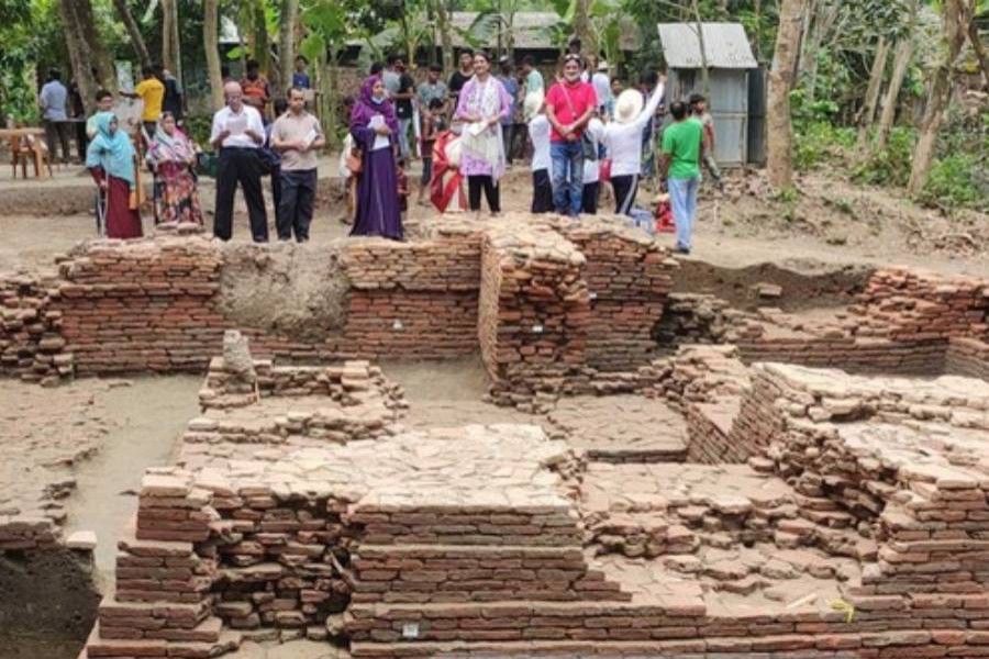 খুলনায় প্রত্নতাত্ত্বিক খননে মিলছে ‘হাজার বছর’ আগের নিদর্শন 