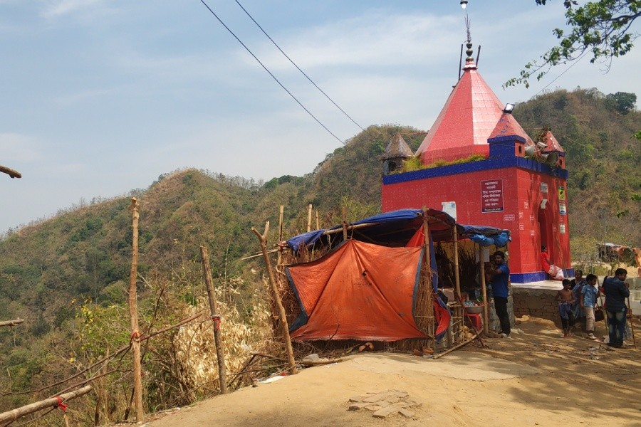 চন্দ্রনাথের পথে, সীতাকুন্ডের অরণ্যানীর মাঝে
