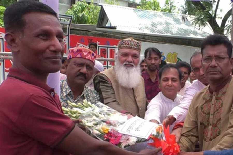 শ্রেণিকক্ষে ফিরেছেন বিজ্ঞান শিক্ষক হৃদয় চন্দ্র মণ্ডল