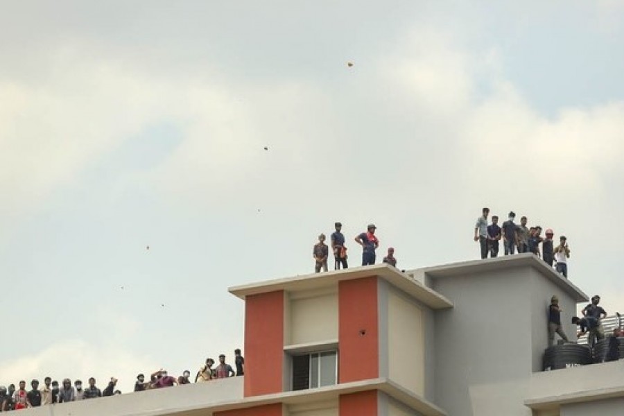 নিউ মার্কেটের সংঘর্ষে আহত একজনের মৃত্যু