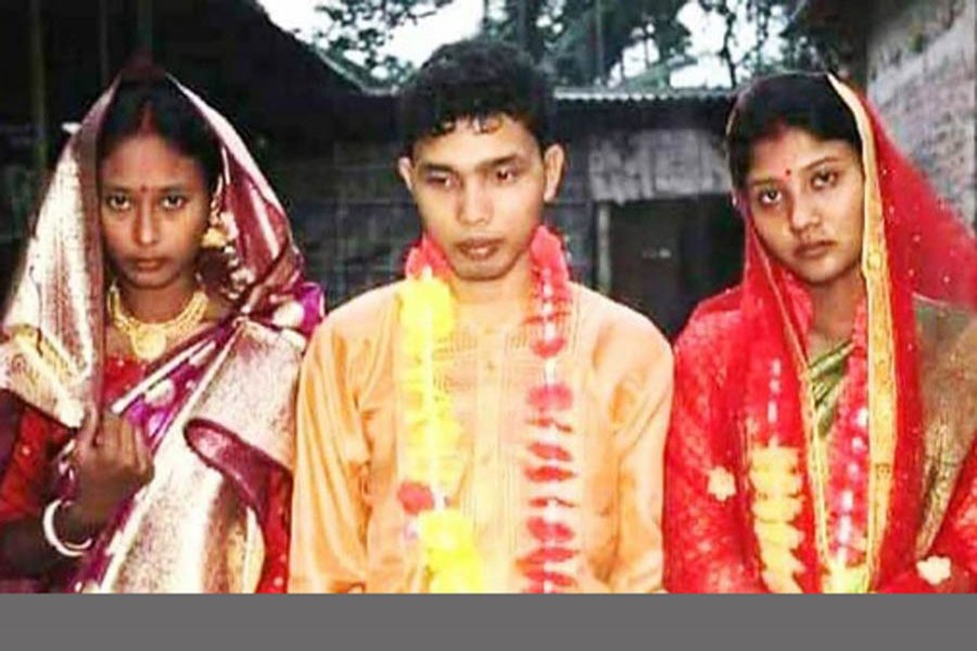 দুই ‘প্রেমিকাকে’ একসঙ্গে বিয়ে করে আলোচনায় পঞ্চগড়ের যুবক