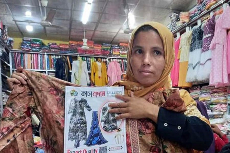 শার্শায় বাজার মাতাচ্ছে ‘কাঁচা বাদাম শাড়ি’ ও ‘পুষ্পা শাড়ি’