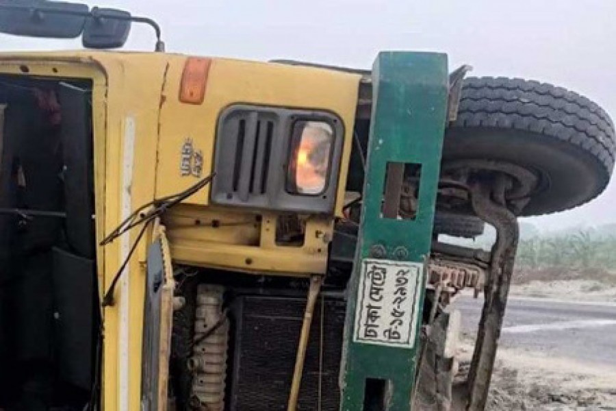 নারায়ণগঞ্জে ট্রাক দুর্ঘটনায় ৩ শ্রমিকের মৃত্যু