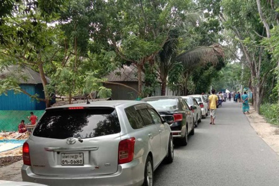 পাটুরিয়ায় ঈদযাত্রার জট, চাপ বেশি ছোট গাড়ির