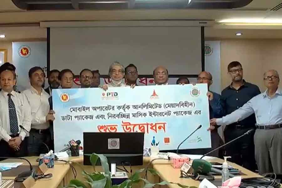 নিরবচ্ছিন্ন ইন্টারনেট প্যাকেজ চালু করছে দেশের চার মোবাইল ফোন অপারেটর