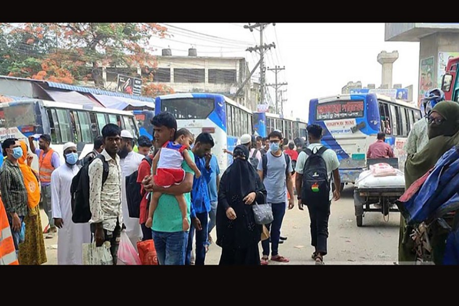 গাজীপুর মহাসড়কে ঘরমুখো মানুষের চাপ