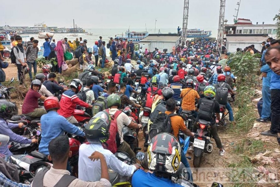 শিমুলিয়ায় মোটরসাইকেলের চাপে হিমশিম 