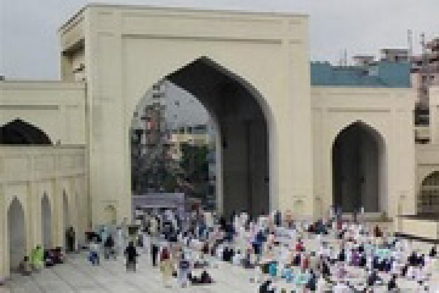 করোনাভাইরাস মহামারীর কারণে গত দুই বছর জাতীয় ঈদগাহ মাঠে ঈদ জামাত হয়নি। এবার ঈদুল ফিতরে এখানে ৩৫ হাজার মানুষের জামাত আয়োজনের প্রস্তুতি নেওয়া হয়েছে।