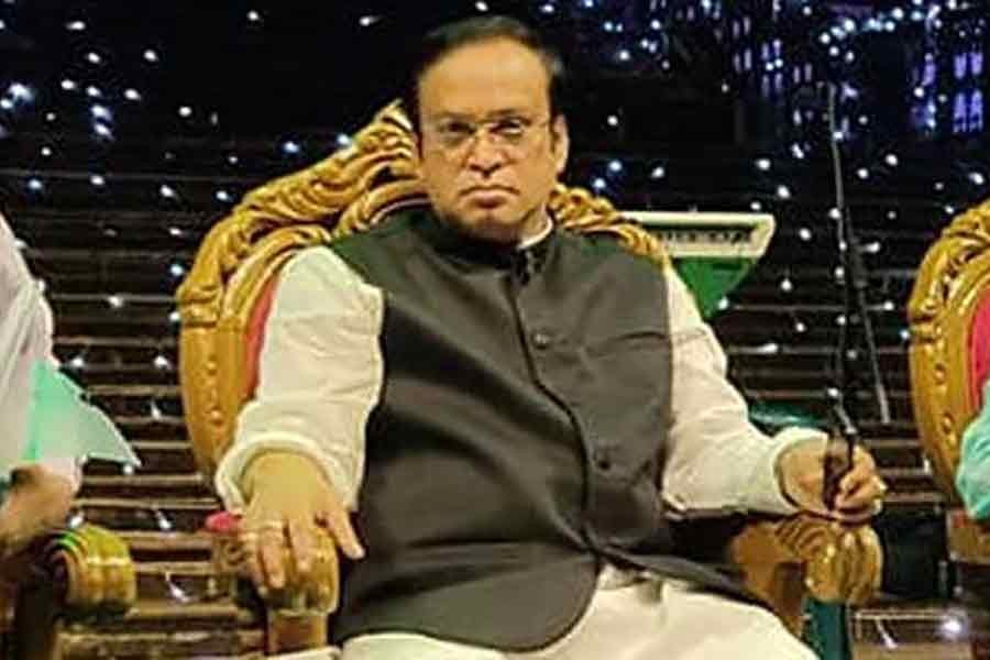 বিদেশ গেলেন দশ বছরের কারাদণ্ডপ্রাপ্ত হাজী সেলিম