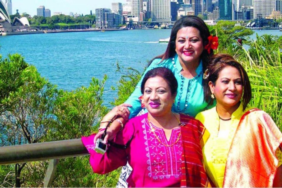যে ঈদের অপেক্ষায় ছিলেন তিন কন্যা