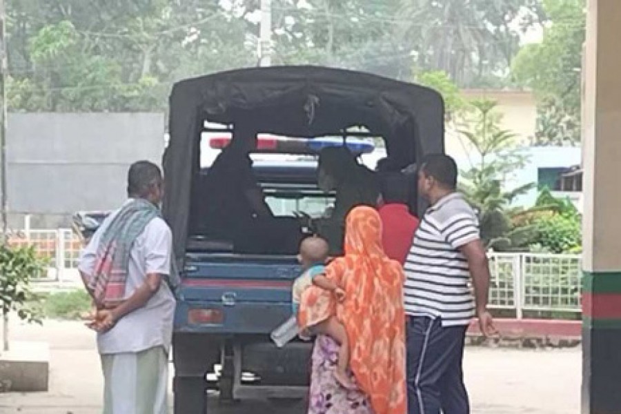 ঘুমন্ত স্বামীর জননাঙ্গ কেটে থানায় স্ত্রী