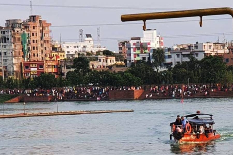 ঈদ লেগেছে হাতিরঝিলে 