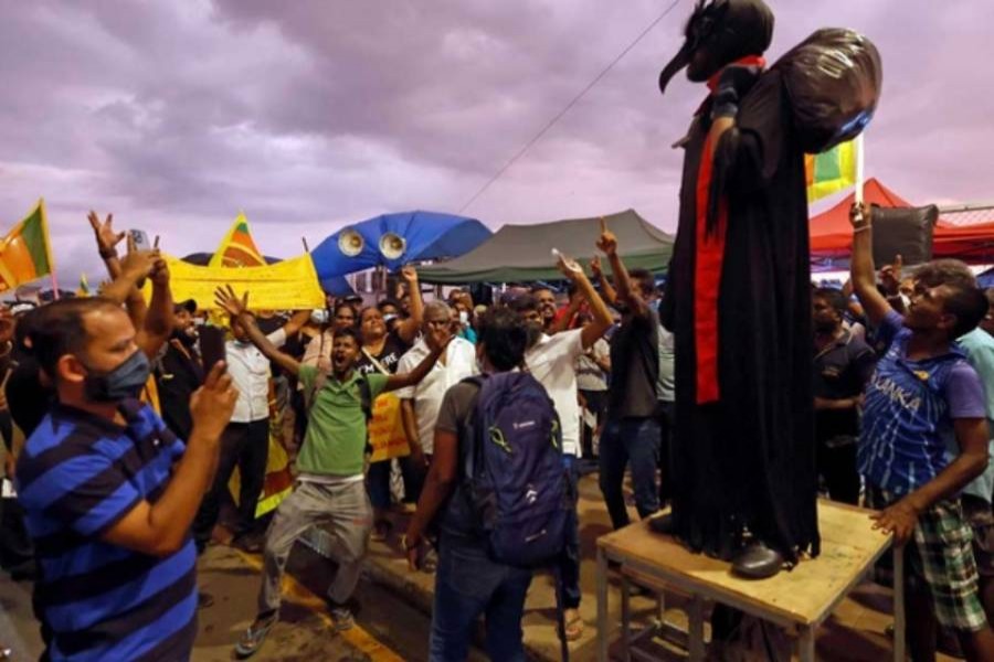 বিদ্যমান ‘অবাস্তব’ বাজেট পাল্টাবে শ্রীলঙ্কা 