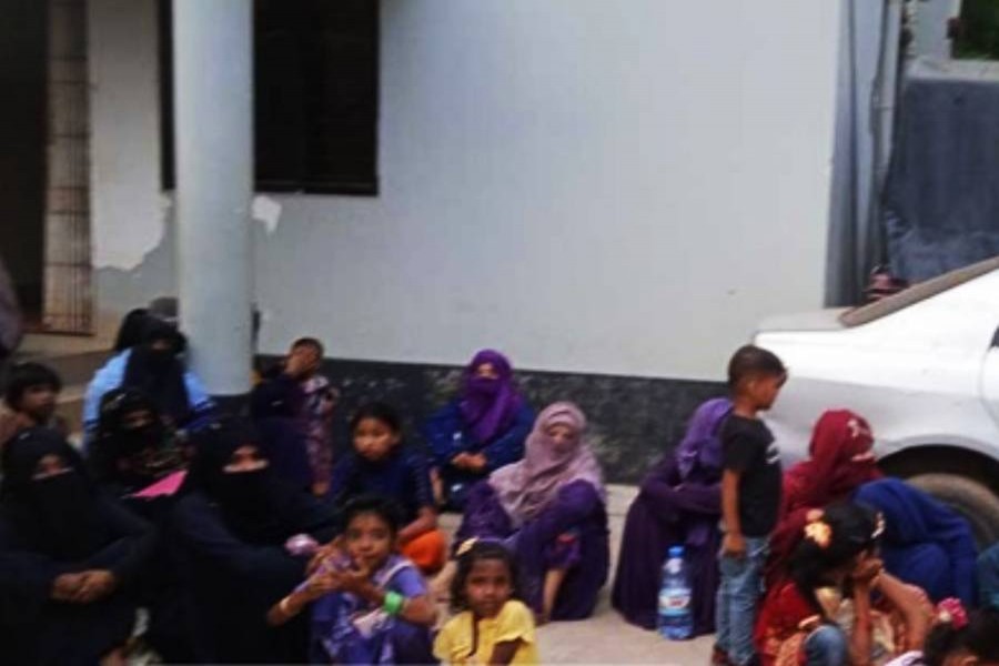 কক্সবাজার সৈকতে ৪৫০ রোহিঙ্গা আটক 