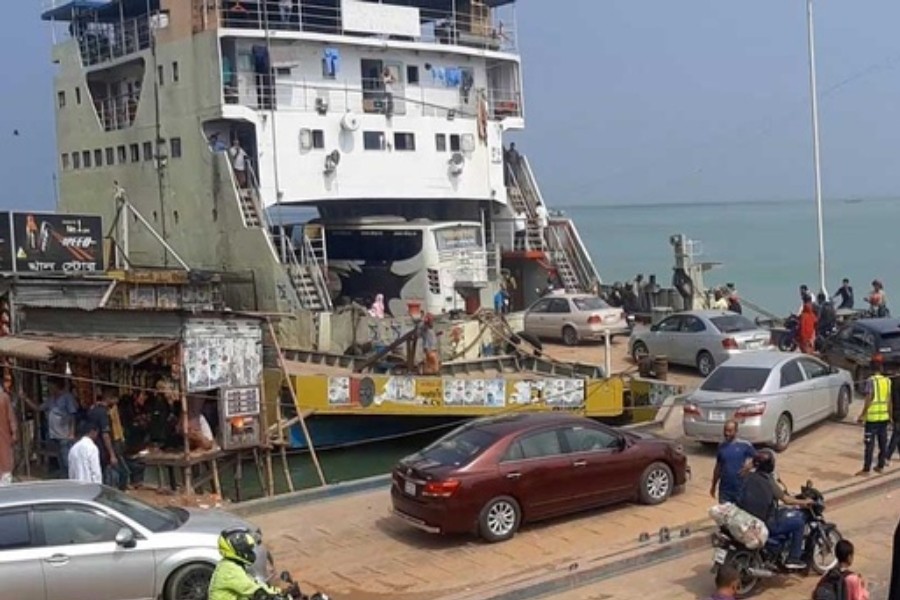 দৌলতদিয়ায় যানবাহনের চাপ আছে, ভোগান্তি নেই