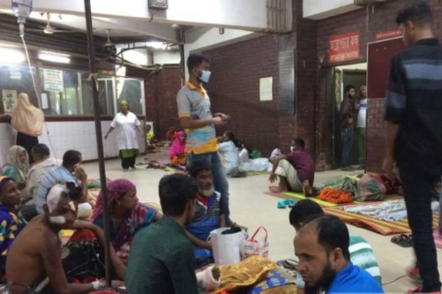 সড়ক দুর্ঘটনায় আহতদের ভিড় হাসপাতালে