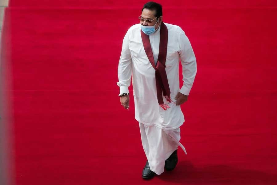 গণবিক্ষোভের মধ্যে পদত্যাগে বাধ্য হলেন শ্রীলঙ্কার প্রধানমন্ত্রী