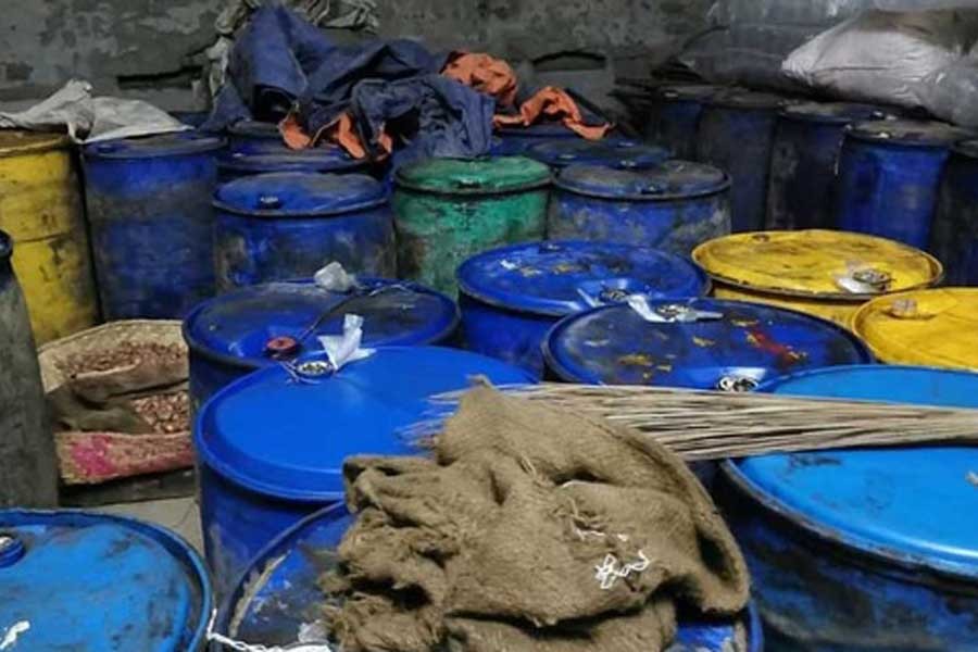 রাজশাহীর সাত গুদাম থেকে ১,১২,৬১৬ লিটার সয়াবিন তেল উদ্ধার