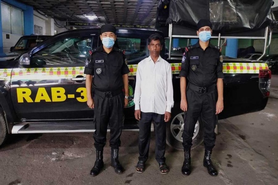 ভিসা-পাসপোর্ট দেওয়ার জন্য ডেকে ধর্ষণ, গ্রেপ্তার ১