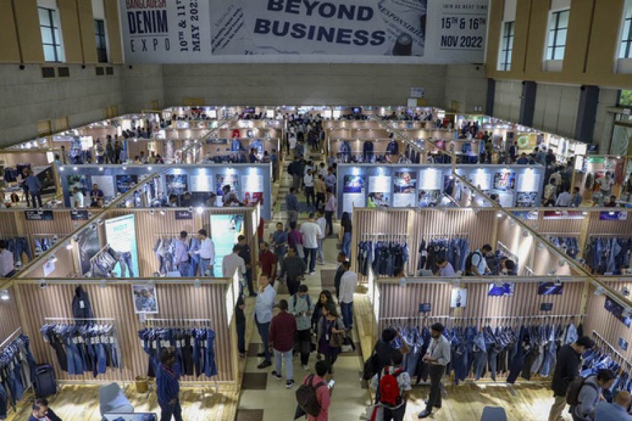 বাংলাদেশ হয়ে উঠতে পারে পোশাক শিল্পের ‘সোর্সিং হাব’