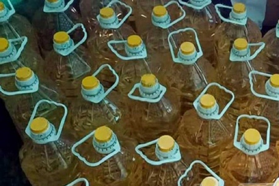 কুমিল্লায় ৩ হাজার লিটার সয়াবিন উদ্ধার, ন্যায্য মূল্যে বিক্রি