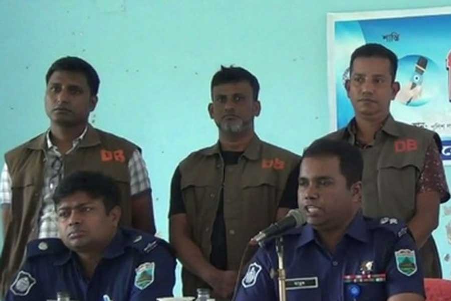 ঋণ দিয়ে কিডনি বিক্রি করতে বাধ্য করার অভিযোগে আটক সাত