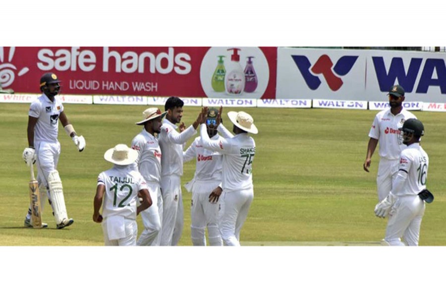 চট্টগ্রাম টেস্টের প্রথম দিন: ব্যাট করছে শ্রীলঙ্কা