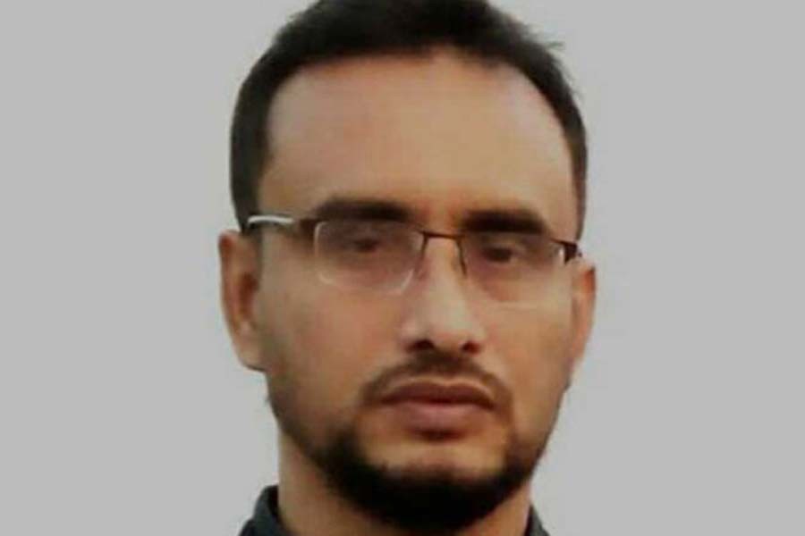 নিজ কার্যালয়ে খাদ‌্য কর্মকর্তার লাশ, মিলল চিরকুট