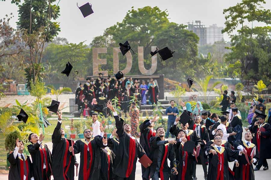 ডেটা অ্যানালিটিক্স নিয়ে দেশের একমাত্র মাস্টার্স প্রোগ্রাম চালু করল ইডিইউ