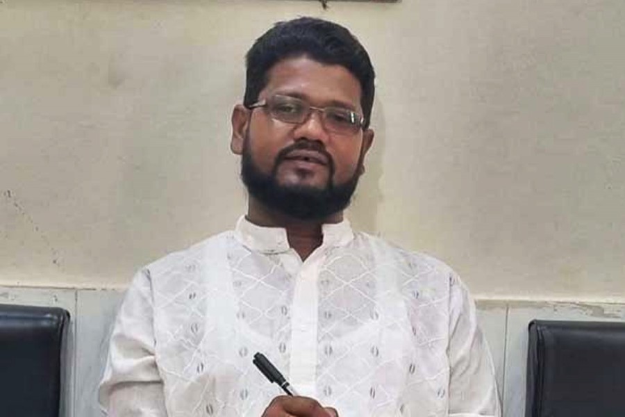 ‘বিচারপতি পরিচয়ে পুলিশ প্রটোকল’, চাঁদপুরে আটক