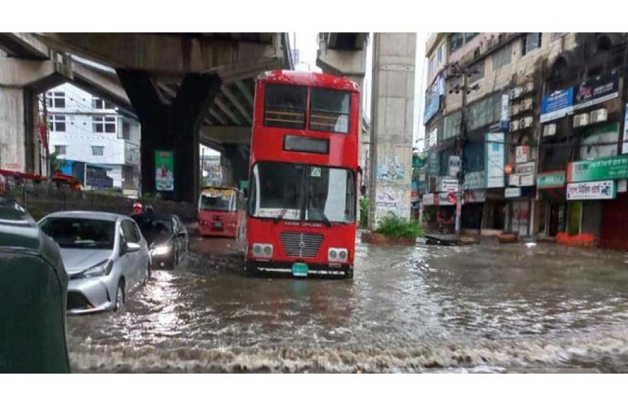 ৩ ঘণ্টার বৃষ্টিতে জলাবদ্ধতা চট্টগ্রামে