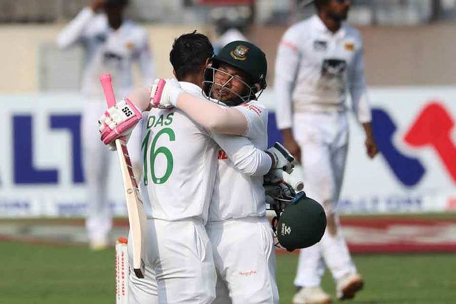 মুশফিক, লিটনের জোড়া সেঞ্চুরিতে প্রথম ইনিংসে বড় সংগ্রহের পথে বাংলাদেশ
