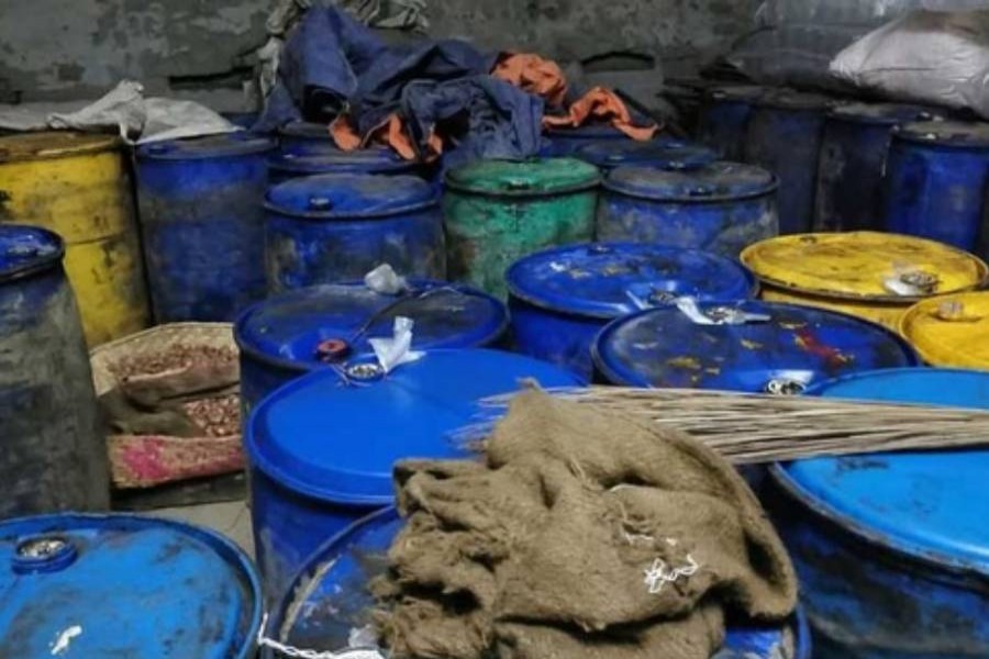 রাজশাহীতে ২৫০০০ লিটার তেল ১১০ টাকা দরে বিক্রির নির্দেশ 