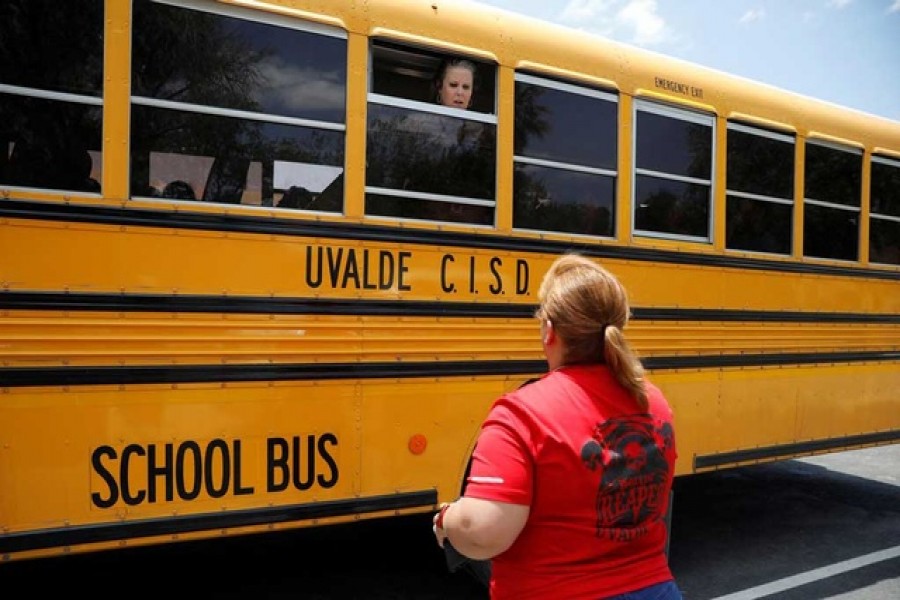 টেক্সাসের স্কুলে ঢুকে গুলি, ১৮ শিক্ষার্থীসহ নিহত ২১