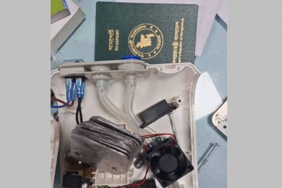 নেবুলাইজারে করে দুবাই থেকে আনলেন এক কেজি স্বর্ণ 